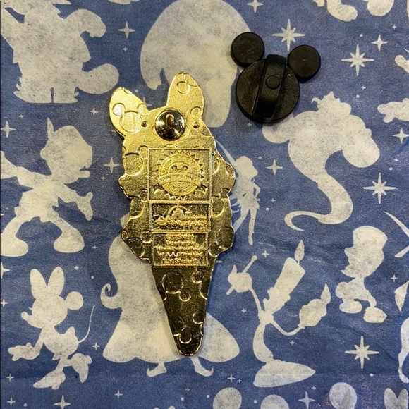 Disney Winnie the Pooh Ice Cream Cone Pin - Picture 2 of 2